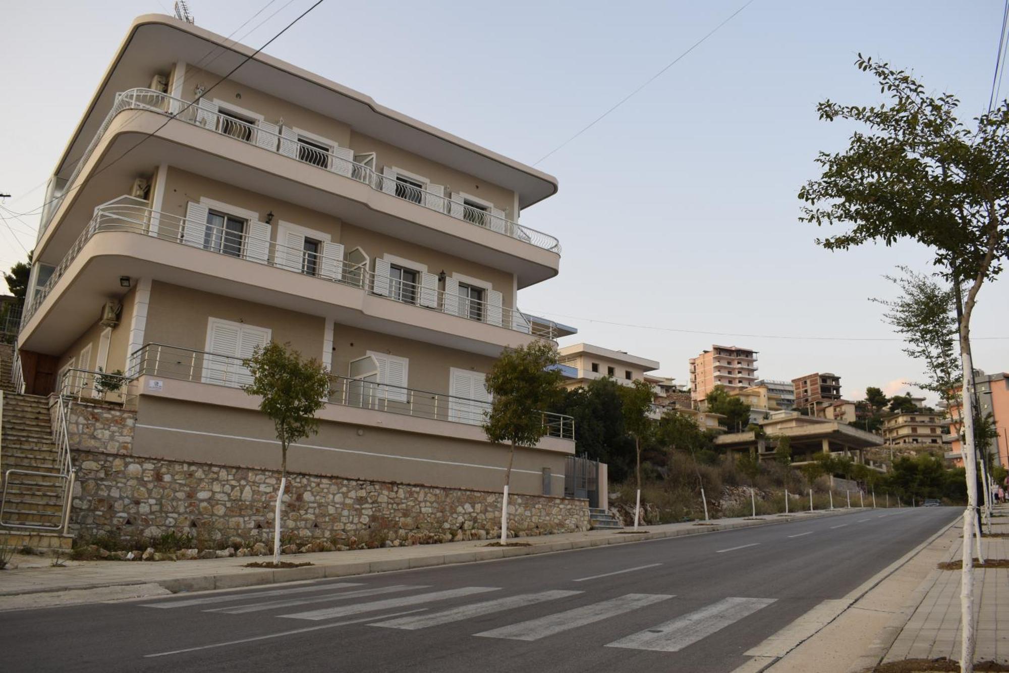 Isabela Apartments Sarande Exterior photo
